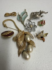 Vintage Costume Jewelry Brooch Pin Lot Assorted Styles Mixed Lot Retro