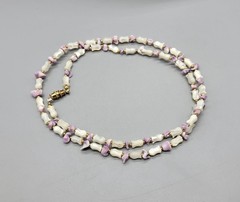 Danty vintage glass? white tulip purple beaded barrel clasp necklace N1D