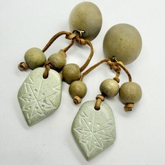 Vtg Big Boho Tribal Etched Stone Starburst Chandelier Earrings Leather Wood Post