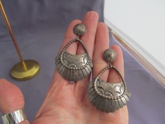 VINTAGE OLD PAWN LONG STERLING DANGLE FAN TOOLED CONCHO SWING PIERCED EARRINGS