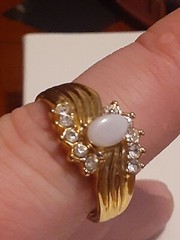 Uncas gold plated opal and rhinestone accent ring size 11.75