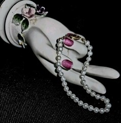 VINTAGE YELLOW GOLD PEARL BRACELET…Rare, HTF Petite Bright White Pearls 8.5in