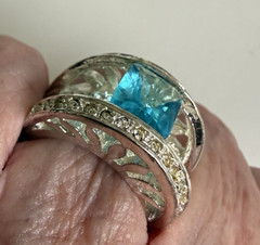 VTG. SZ.7 BLUE TOPAZ COLOR CLEAR CRYSTALSDOME COCKTAIL RING