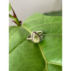 Vintage Green Peridot Silver Pear Shape Tear Drop Gemstone VTG Size 6.25