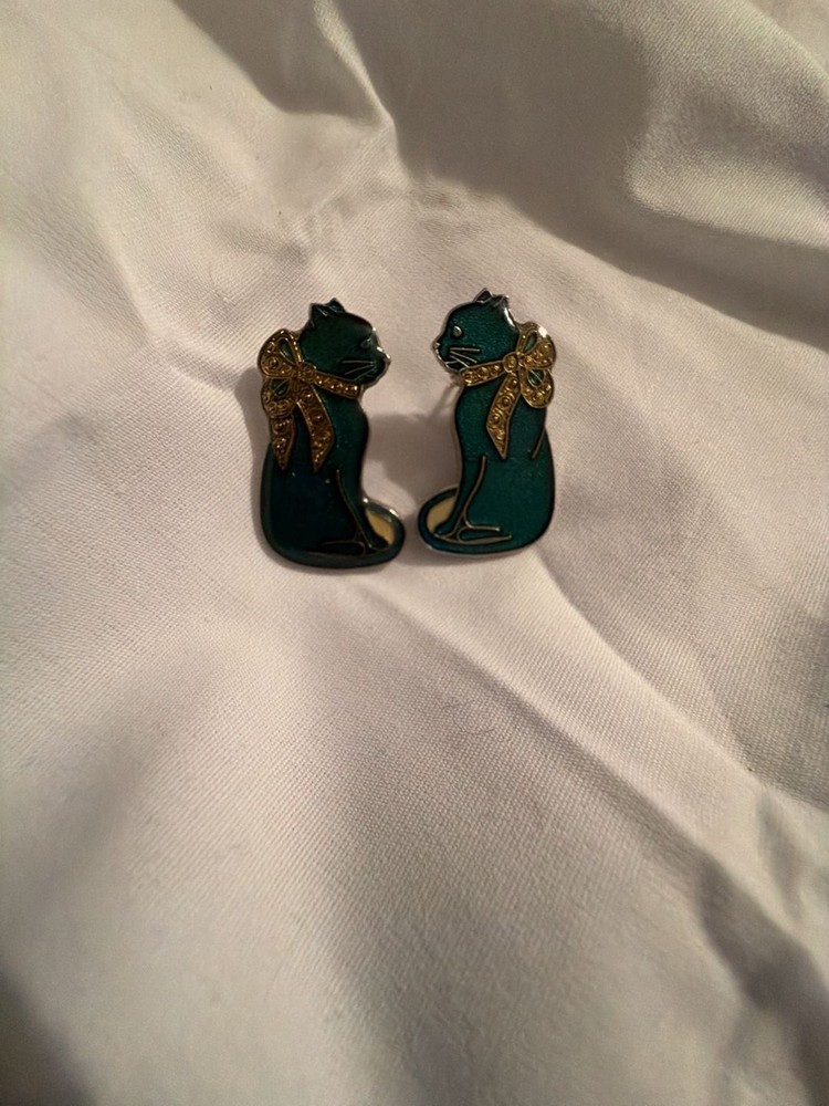 Vintage REO Signed Enamel Cat Earrings with Gold Tone Bow