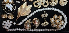 Goldtone Faux Pearl Jewelry Lot Trifari Japan Signed Pieces Brooch Earrings E30