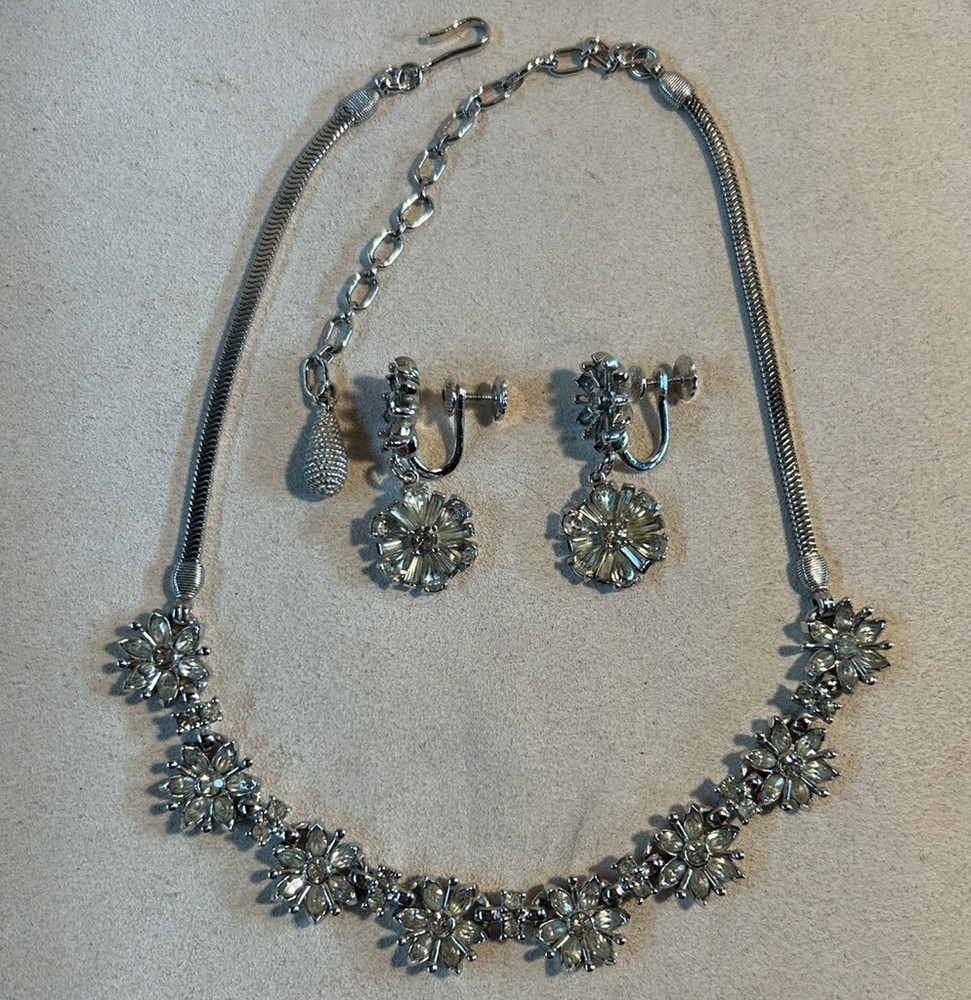 VTG Silver Tone Clear Rhinestone Choker Necklace & Screw Back Earrings Set 16.5”