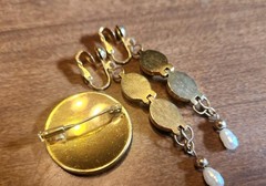 Vintage Jewelry Lot – Peking Glass Bead Necklace – Uranium Brooch – Rhinestones