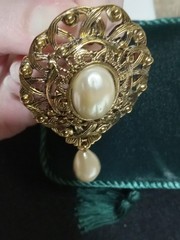 Vintage Faux Pearls Pendant/ Brooch with Earings Set in Small Jewlery Case