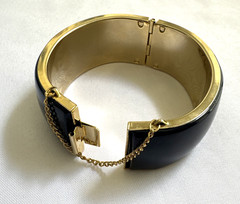 Vintage Navy Blue & Gold-Tone 1-Inch Thick Hinged Bangle Bracelet with Safety Ch