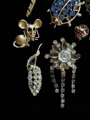 Vintage 9 Brooches/Pins Repair Upcycle Craft Lot Unsigned 1 Avon Mix Styles
