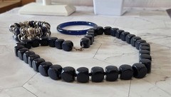 VINTAGE-RETRO Fabulous 3 Piece Navy Beaded Necklace / Bracelet Set mixed brands