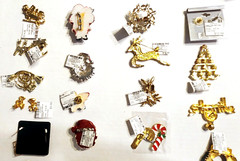 21 pc CHRISTMAS JEWELRY LOT BROOCH EARRINGS RHINESTONE GERRY’S, LIA, JJ, AVON +