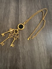 Vintage Joan Rivers GoldTone Etruscan 3 Skeleton Keys Charms Pendant Necklace