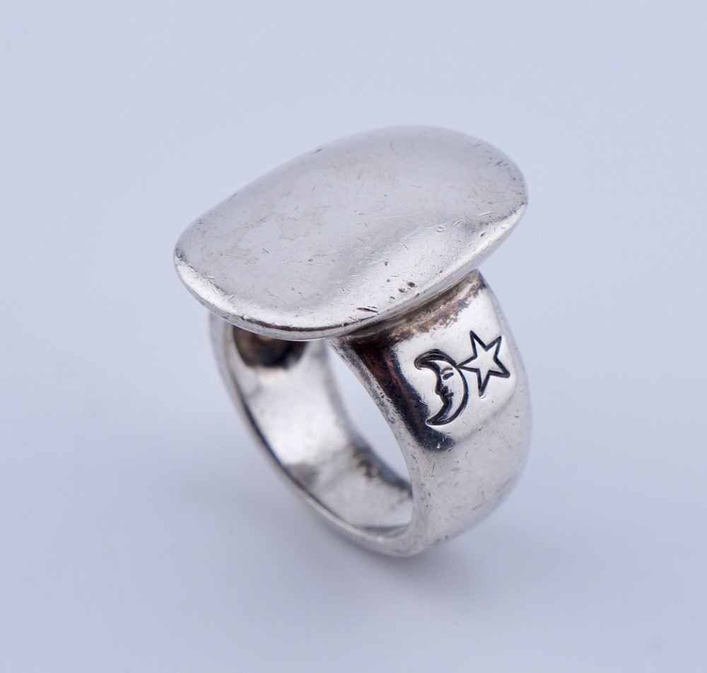 1999 Barry Kieselstein Cord Moon Star Oval Signet Ring VIntage KC Sz 6 3/4
