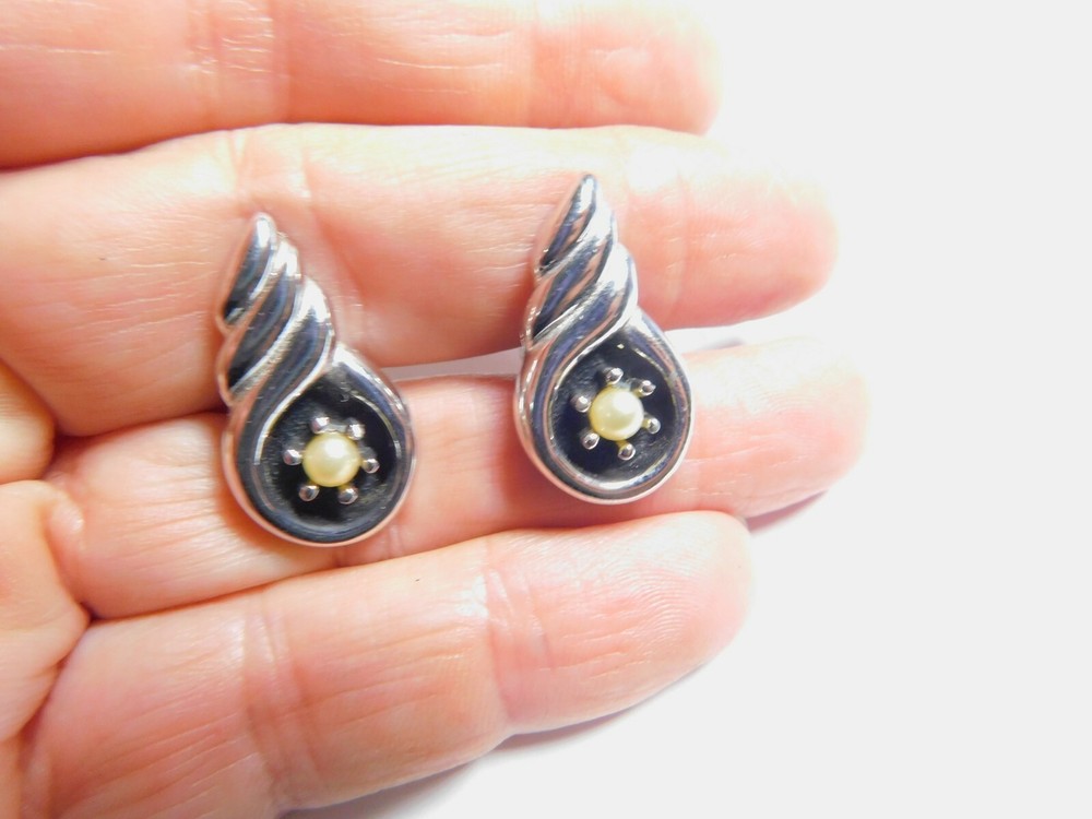 Off White Faux Pearl Black Enamel Silver Tone Shell Men’s Cufflinks Vintage