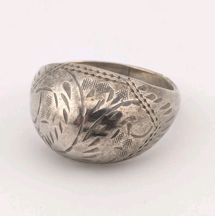 Vintage Sterling Silver Dome Ring Engraved Floral Signet Style Bohemian Size 6.5