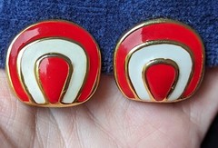 Vintage Red White Off Cream Enamel Gold Tone Clip 1″ Bold Horseshoe Earrings