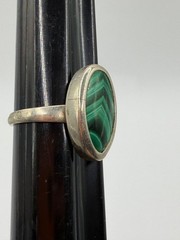 VINTAGE GREEN MALACHITE SILVER TONE RING SIZE 4.25