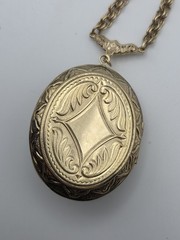 Vintage Cameo Locket Necklace 26in Gold Tone And Barrel Clasp