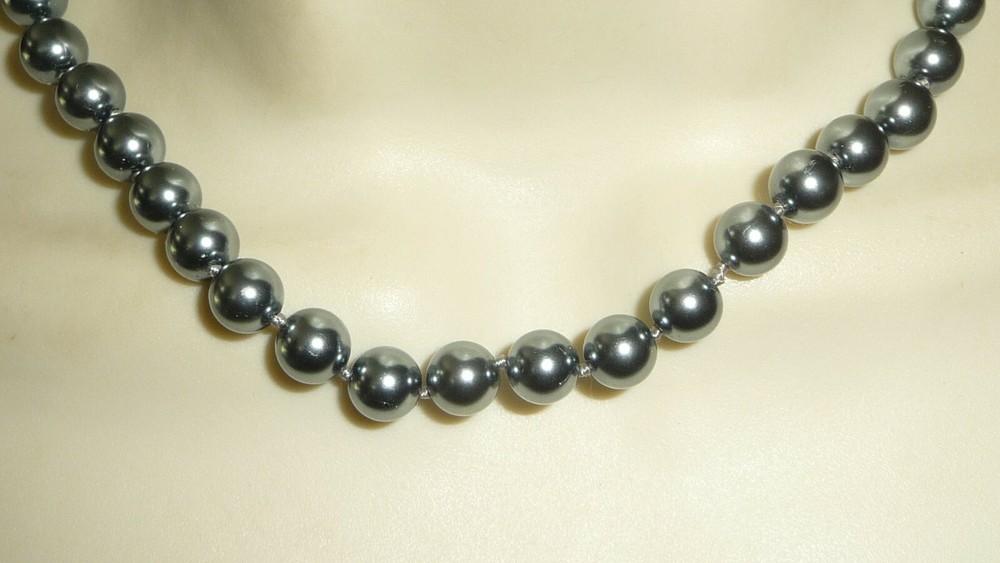 #528 Vtg costume NECKLACE 7″ L FAUX GRAY PEARLS Hand Knotted