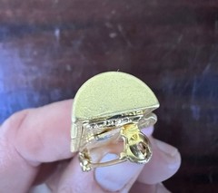 VTG TONA Golf Clubs & Bag Brushed Matte Gold Tone Brooch Pin Golfer Gift 2.25″