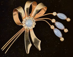 Vintage Gold Tone Floral Ribbon Bow Brooch Blue Cabochon Moonstone & Rhinestones