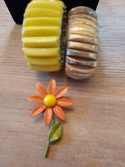 Vintage Lot Of 5 Necklaces, Bracelets And A Brooch/Pin Yellow