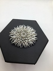 Vintage 1950’s Bubbleite Featherlight Celluloid Floral Brooch & Clip Earring Set
