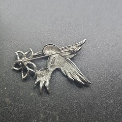 Avon Hummingbird Brooch Silvertone Metal Pin Marcasites Vtg 2.5″ Bird