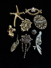 Vintage 9 Brooches/Pins Repair Upcycle Craft Lot Unsigned 1 Avon Mix Styles