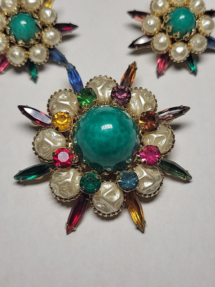 VTG Judy Lee Faux Jade /Rhinestones / Faux Pearls Brooch & Clip Earring Set