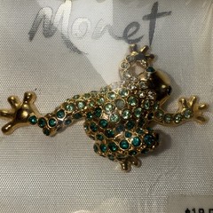 Monet pin brooch Frog rhinestones vintage unused 80’s Mint In Box