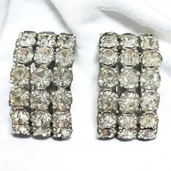 VTG Clear Rhinestone Triple Row Half Hoop Clip On Earrings Silver Tone 1″ J-Hoop