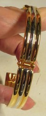 BRACELET Vintage Bangle Gold & Silver Tone Banded Unbranded Fashion Jewelry 8″OD