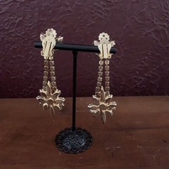 Beautiful Vintage Purple/Magenta Rhinestone Gold Toned Dangle Clip-on Earrings