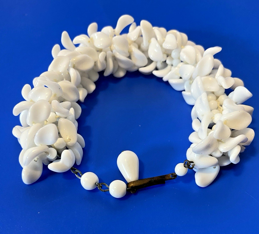 VTG WHITE MILK GLASS CLUSTER BRACELET W WIRED BEADS & PETALS FITS 6″ WRIST