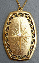 Vintage Mid Century Gold Tone Starburst Statement Pendant Necklace 17.75 Award
