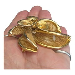 Vintage Hobe Gold-Tone Mesh Flower Brooch Pin Textured Calalily Design