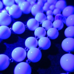 VTG Japan White & Gold Tone Beaded Necklace 30″ Fluoresces Beautiful Graduated