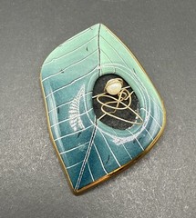 Artisan Pin Brooch Ceramic Wire Leaf J103