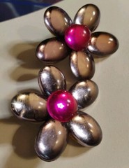 Adorable! “Jelly Bean” Look Hot Pink and Lavender ACRYLIC Flower 1.5″ Earrings!