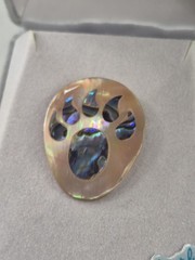 Rare NOS Vintage STORRS Bear Paw Totem Pin Inlaid Fire Abalone Brooch Alaska