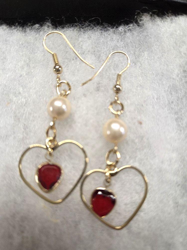 Vtg gold tone pierced Heart Bezel faux pearl Earrings