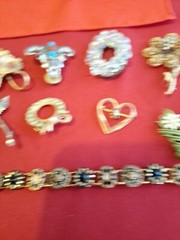 Estate JEWELRY Mixed Costume Lot WEARABLE Mixed Lot Brooch Bracelets #3 jb