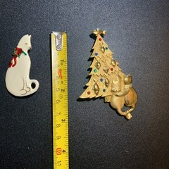 Lot of 2 JJ + VERO Enamel +CATS & FISH Xmas TREE RHINESTONE Gold Tone VINTAGE