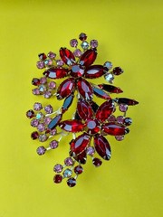 Vintage Red & Pink Glass Rhinestone Large Gold Tone Back Brooch Hi End