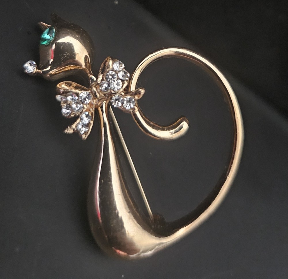 Gold-tone Cartoon Cat Brooch Featuring Clear Crystals Bow And Green…