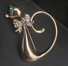 Gold-tone Cartoon Cat Brooch Featuring Clear Crystals Bow And Green…