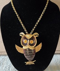 Vintage Articulated Owl Pendant Necklace Amber Lucite Eyes Wings Tail Gold Tone